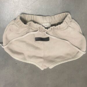 Essentials Fear of God shorts women’s XXS in color seal .